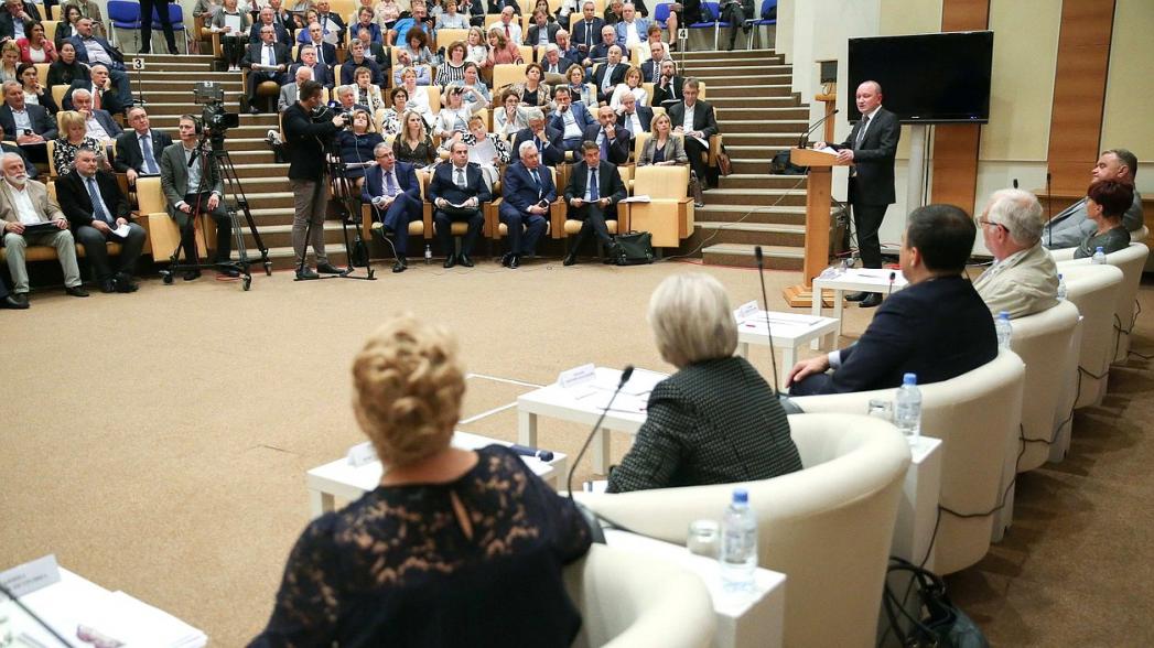 Рамил Хабриев: "Клинические рекомендации в России должны отвечать международным стандартам" Рамил Хабриев: "Клинические рекомендации в России должны отвечать международным стандартам"